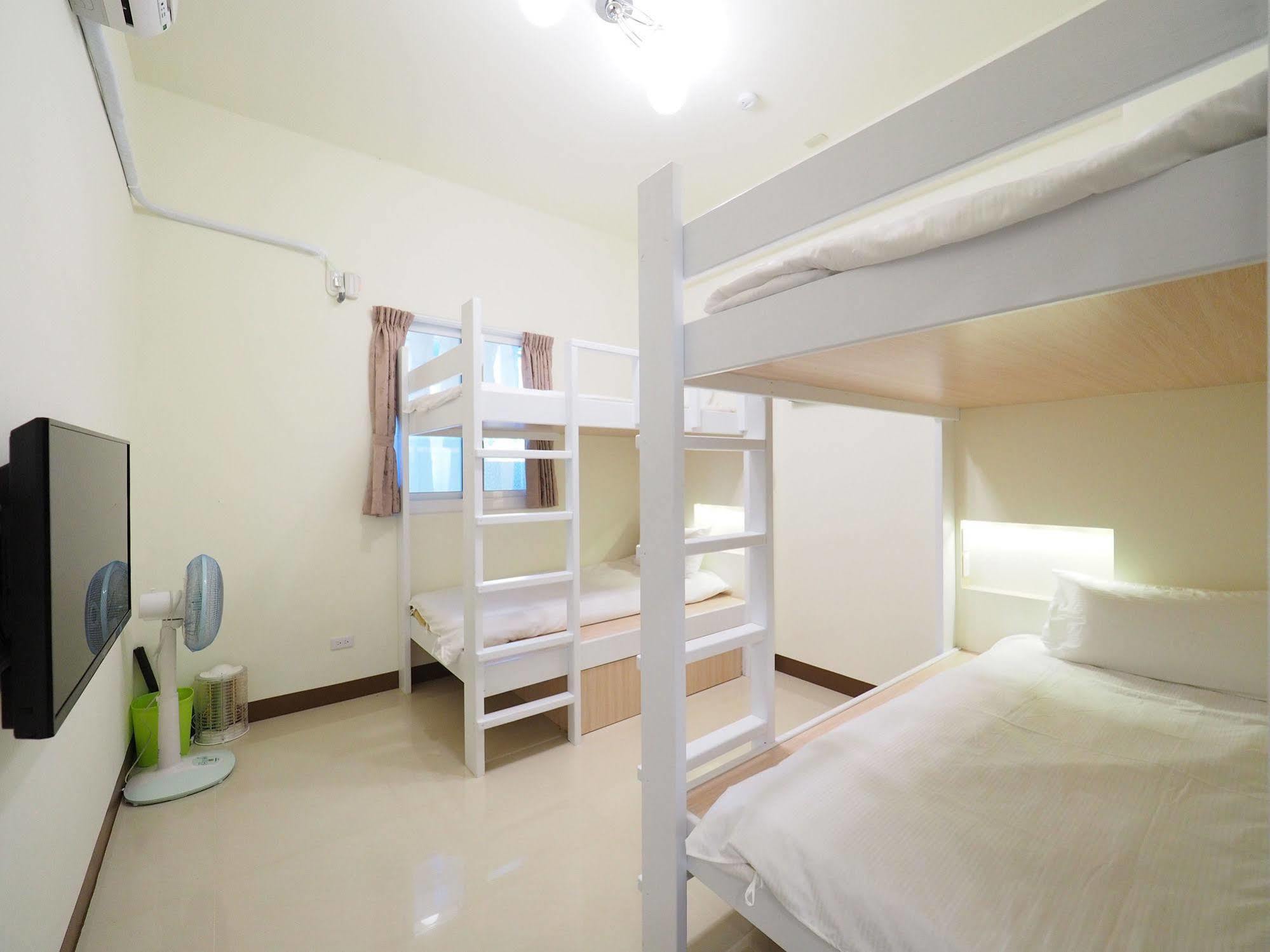 เลิฟ แอนด์ พีซ บีแอนด์บี Bed & Breakfast Taitung ภายนอก รูปภาพ